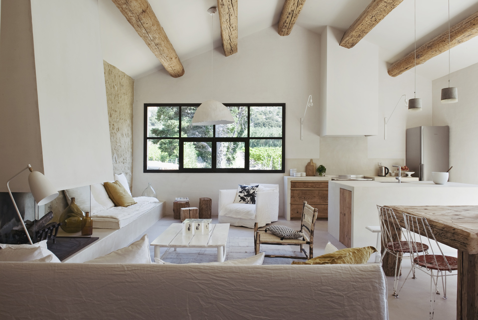L'art de vivre en Provence, salon et cuisine à l'esprit du sud