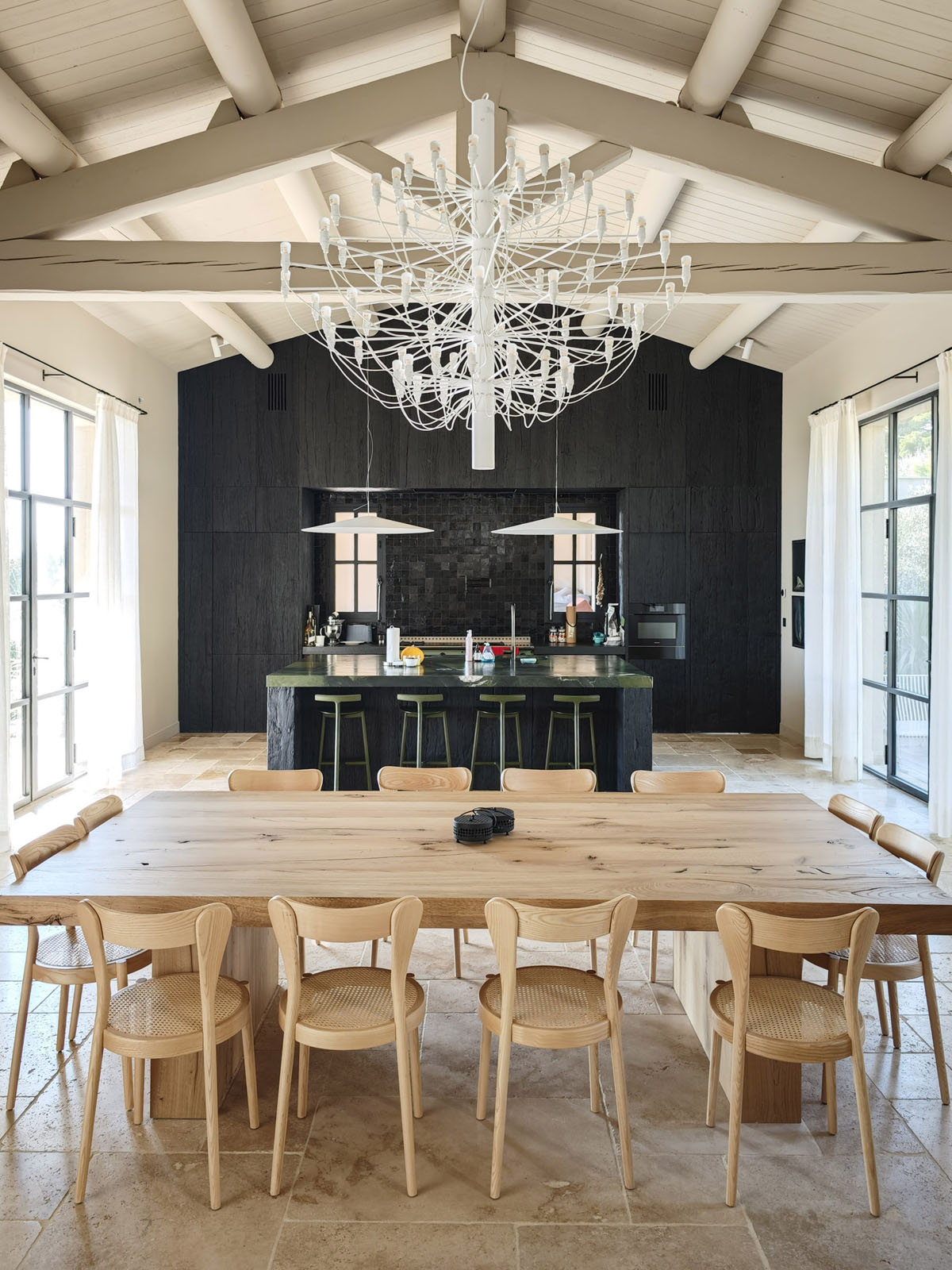 Grande table en bois 