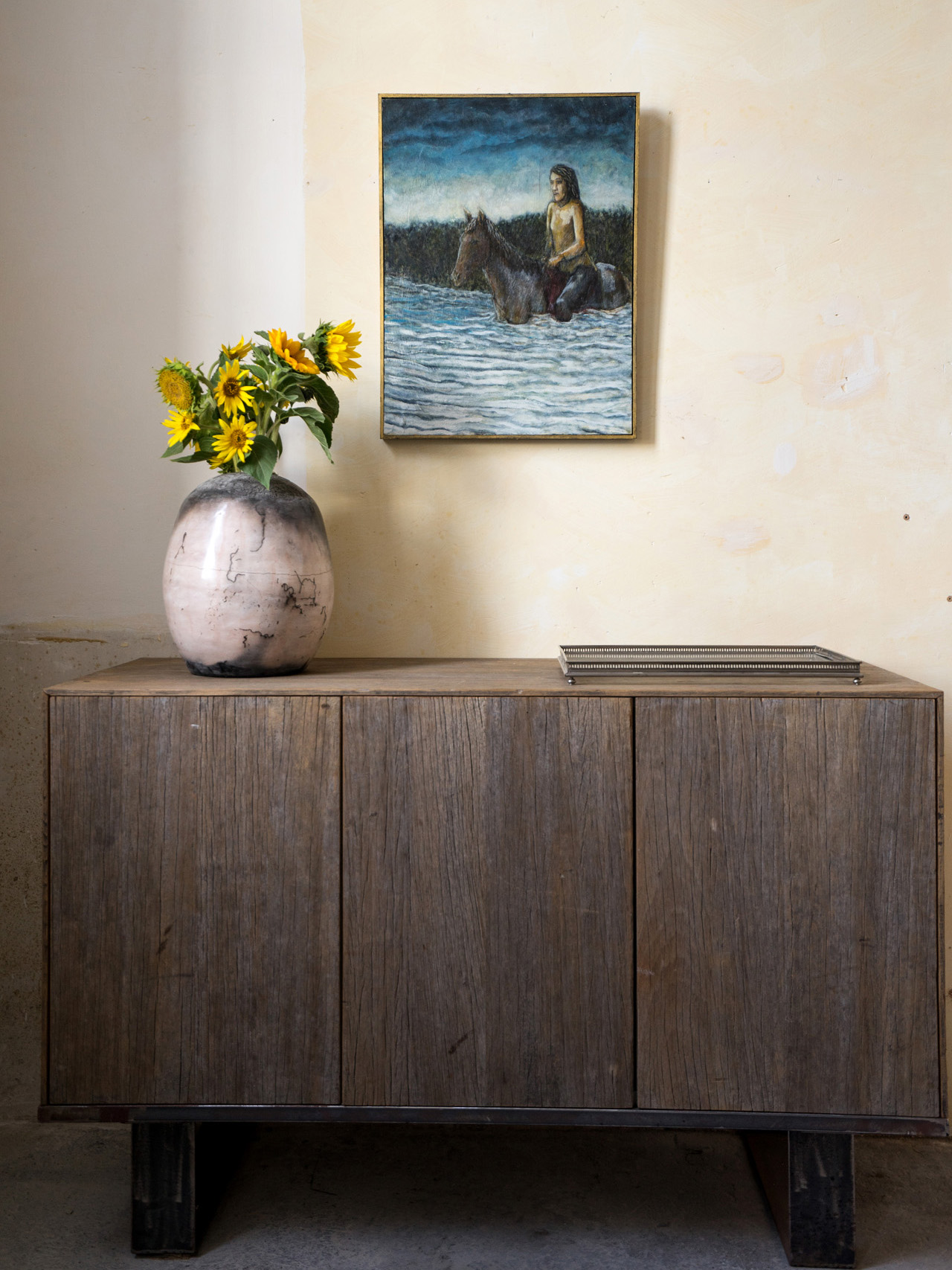 Buffet trois portes piètement métal