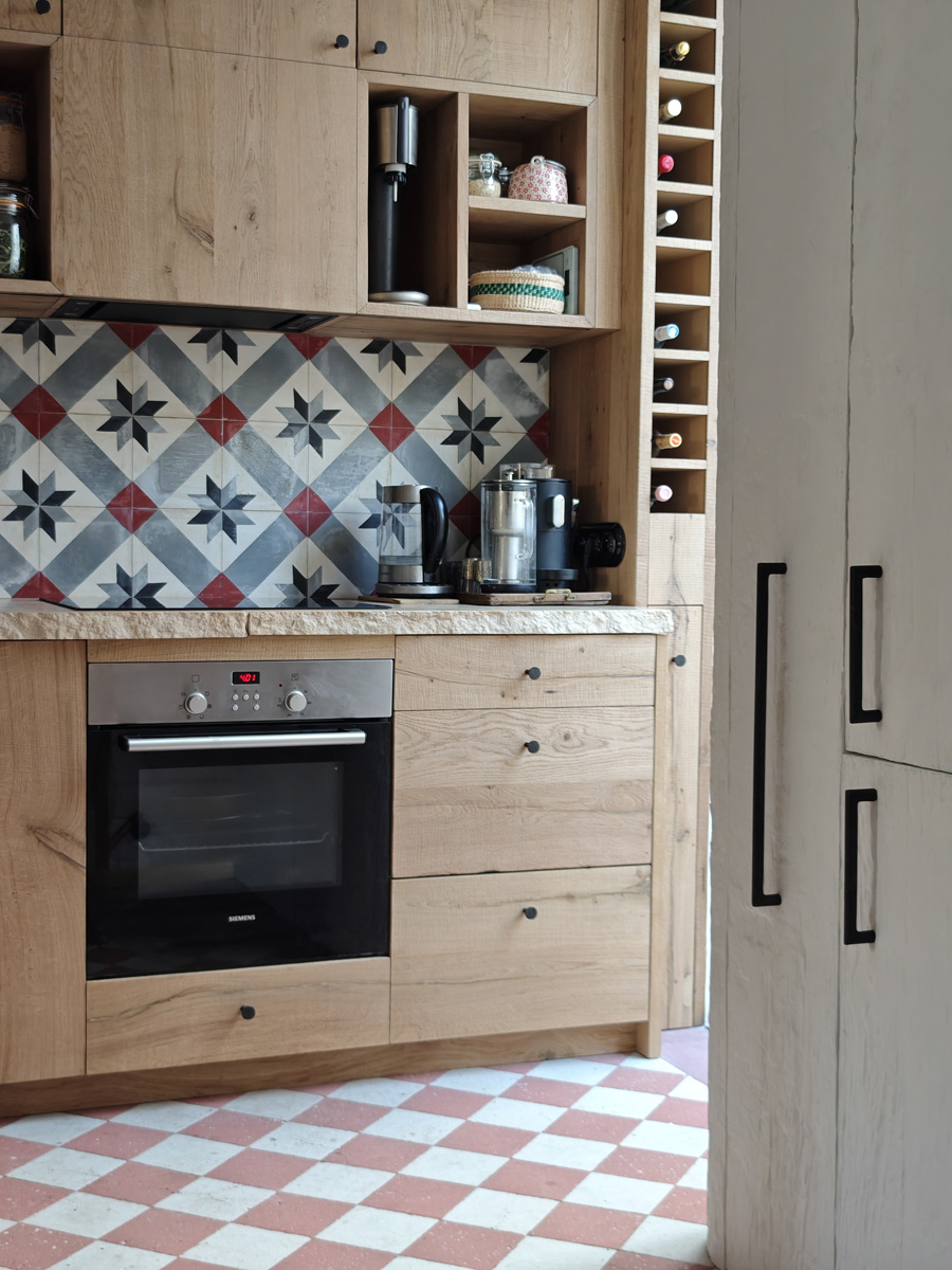 Cuisine haut de gamme en bois recyclé